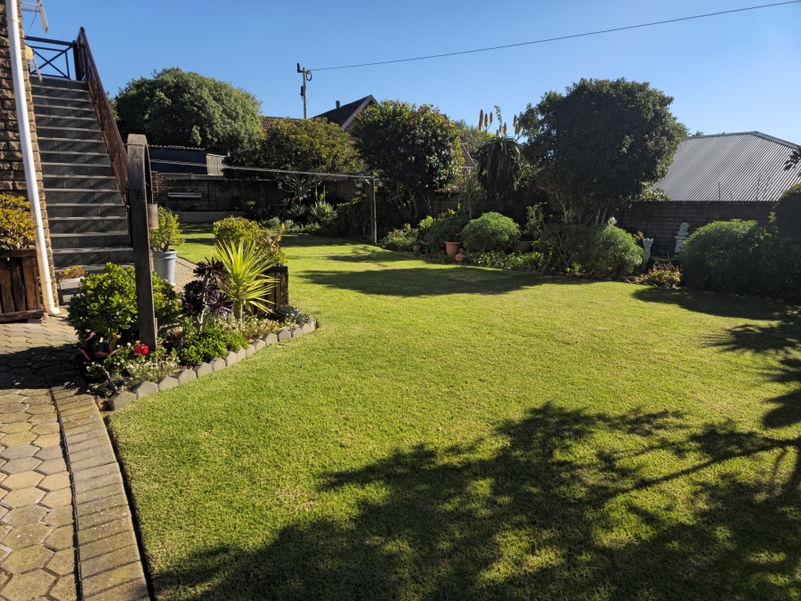 5 Bedroom Property for Sale in Stilbaai Wes Western Cape